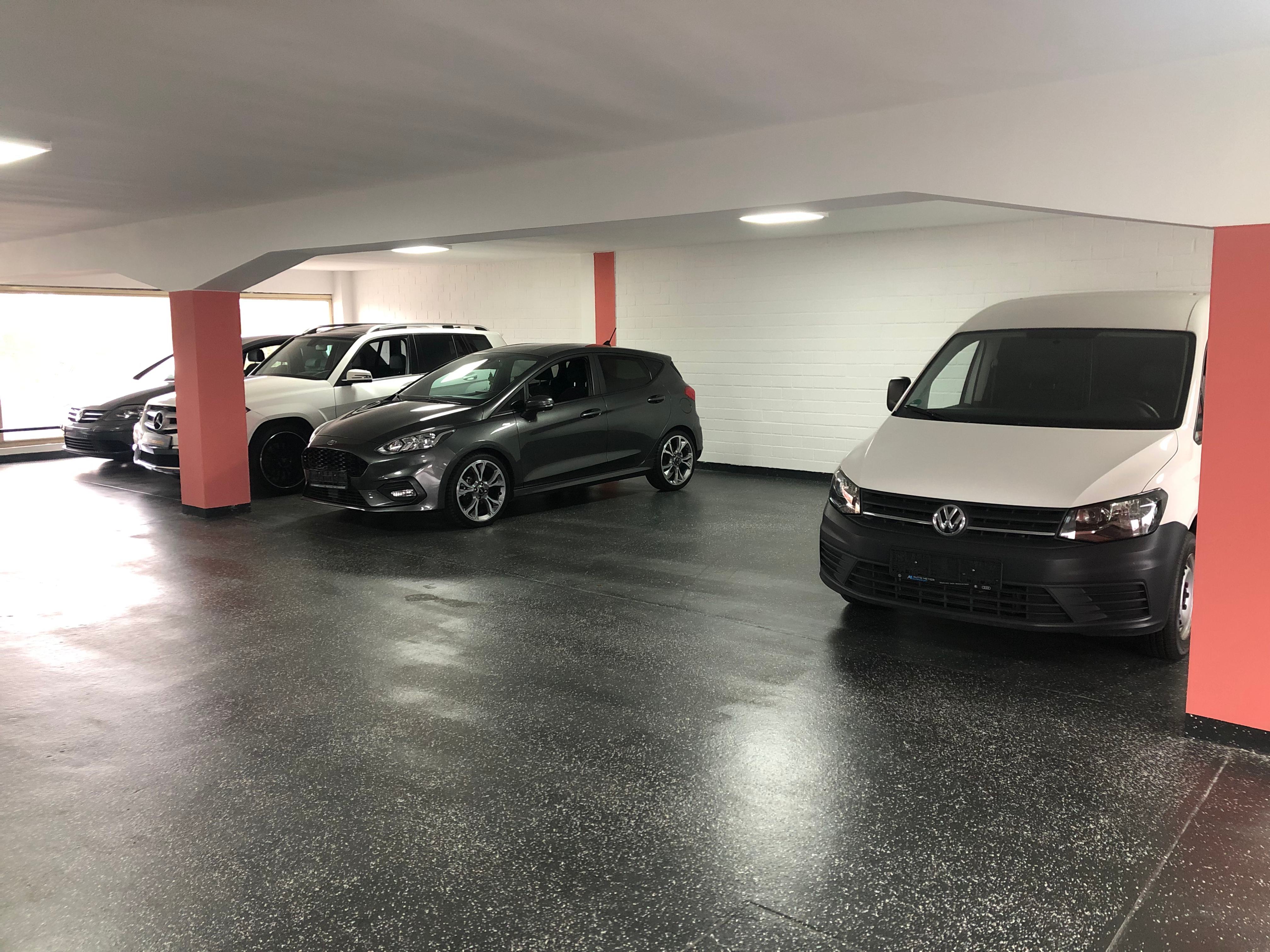 Erster Fahrzeugbestand mit VW Caddy und Ford Fiesta
